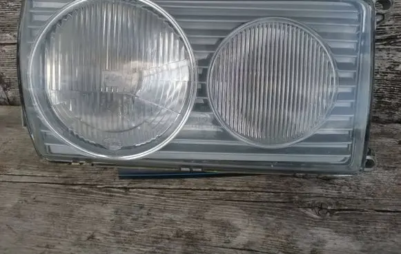 Mercedes-Benz W123 Headlight/headlamp 117779RE