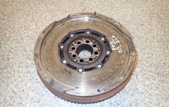 Toyota Avensis T250 Dual mass flywheel 