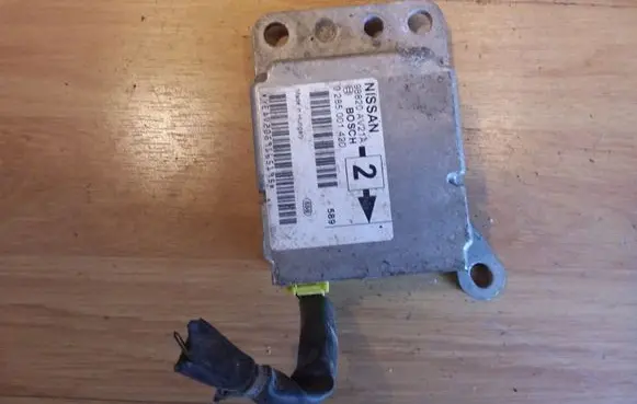 Nissan Primera Airbag control unit/module 98820AV21A 0285001420