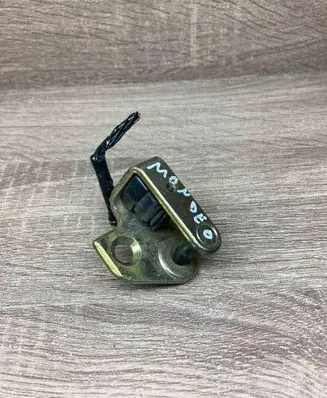 Ford Mondeo Mk III Front door lock loop/hook striker 2M51F21982AA