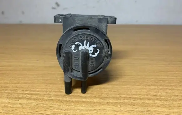 Mercedes-Benz E W210 Turbo solenoid valve 0005450327 C2463