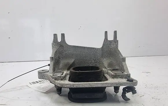 Renault Trafic III (X82) Gearbox mounting bracket