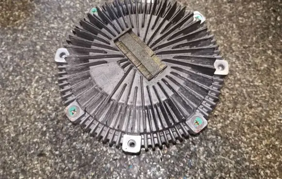 Mitsubishi Pajero Viscous fan clutch 