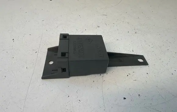 Renault Trafic II (X83) Door control unit/module 7700822928