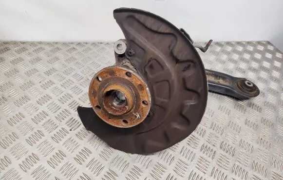 Volkswagen PASSAT B8 Front wheel hub spindle knuckle 5Q0407257A