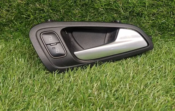 Ford Focus ST Front door interior handle F1EBA22600BAW