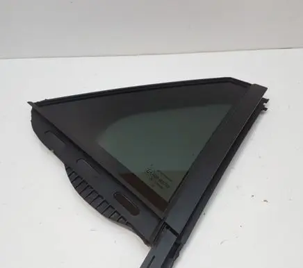 Peugeot 2008 II Rear vent window glass 9825845280 9825845380