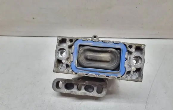 Volkswagen PASSAT B6 Engine mount bracket 1K0199262