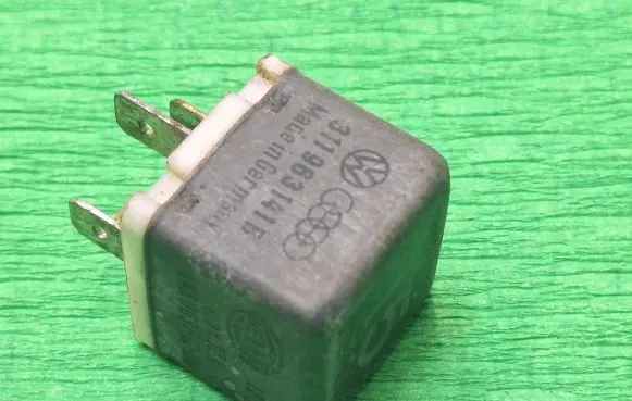 Volkswagen Golf II Other relay 311963141B