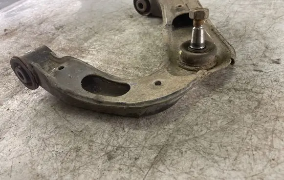 Nissan Navara D40 Front lower control arm/wishbone