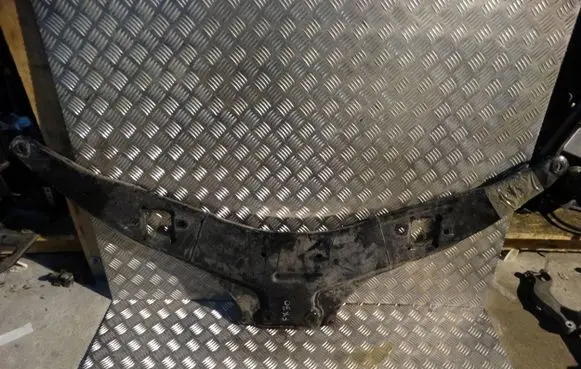 Infiniti Q50 Engine mounting bracket