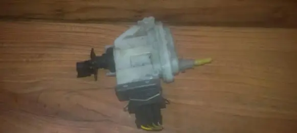 Volkswagen PASSAT B4 Central locking motor 3a0862153b