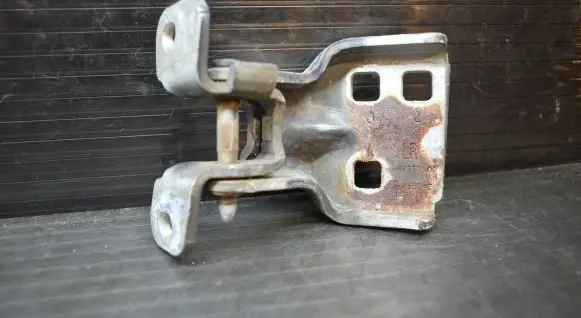 Chrysler Voyager Front door lower hinge 4717210AB