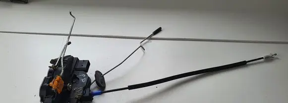 Opel Mokka Front door lock