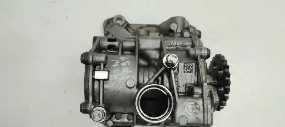 BMW 3 F30 F35 F31 Oil pump 851375608