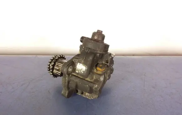 BMW 5 F10 F11 Fuel injection high pressure pump 0445010517