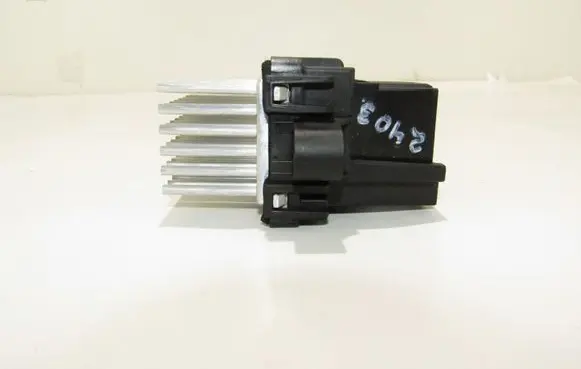 Opel Insignia A Heater blower fan relay 13598091
