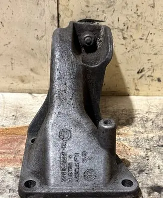 BMW 3 E46 Engine mounting bracket 6759487 22116759487 22116765965