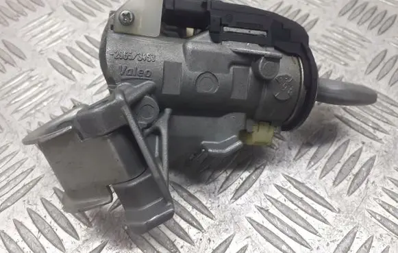 Toyota Avensis T270 Ignition lock 45028-0203