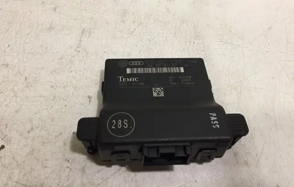 Audi A3 S3 8P Gateway control module 1K0907530F