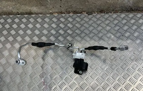 Porsche Taycan 9J1 Air conditioning (A/C) expansion valve 4m0816682E