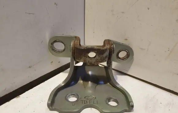 Hyundai Getz Front door lower hinge 