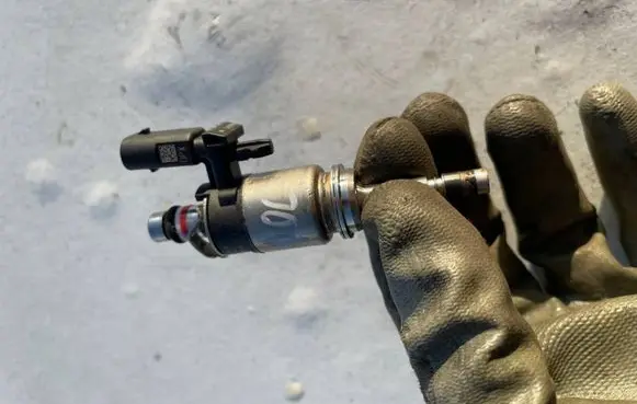 Volkswagen T-Roc Fuel injector 04E906036AD