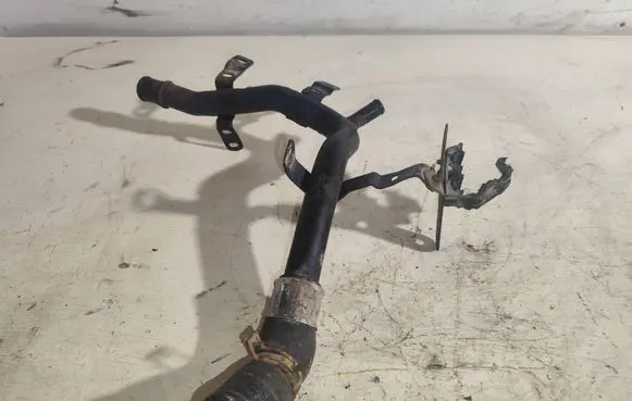 Engine coolant pipe/hose