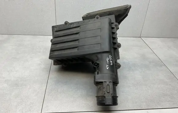 Skoda Octavia Mk3 (5E) Air filter box 5Q0129607S