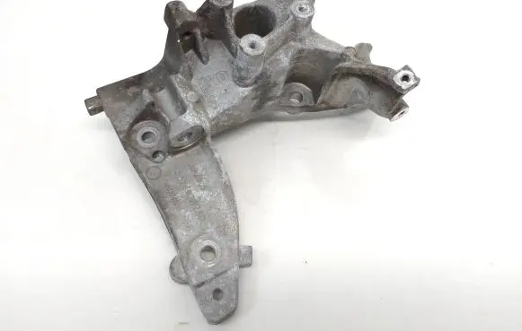 Citroen Berlingo Engine mounting bracket 9674030280