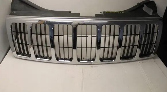 Jeep Grand Cherokee Front bumper upper radiator grill