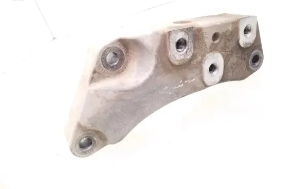 Engine mounting bracket