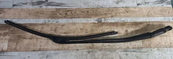 Front wiper blade arm