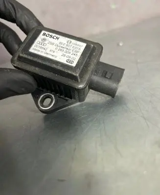 Audi A8 S8 D2 4D ESP acceleration yaw rate sensor 8E0907637A 0265005245 0018542