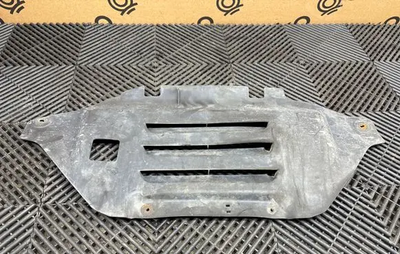 Ford Mustang VI Engine splash shield/under tray FR3B6P013AD