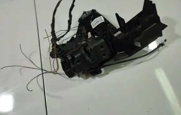 Ford Focus Front door lock 240000100