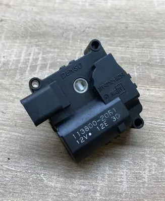 Toyota Avensis T220 Air flap motor/actuator 1138002051