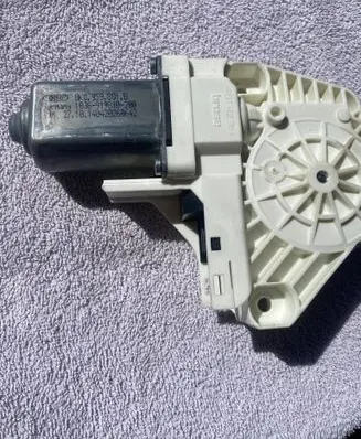 Volkswagen Sharan Rear door window regulator motor 9K0959801B