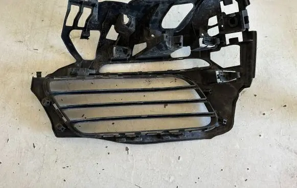 Porsche 718 Cayman 982 982c Front bumper lower grill 982807684