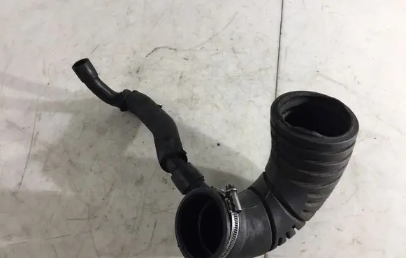 Mercedes-Benz Sprinter W901 W902 W903 W904 Turbo air intake inlet pipe/hose A9015283382