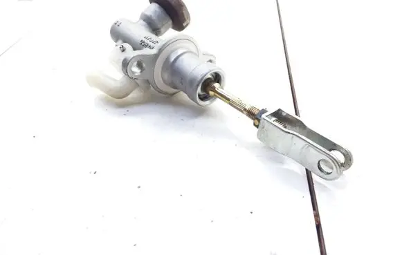Nissan X-Trail T30 Clutch slave cylinder 