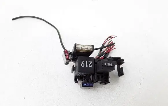 Volkswagen PASSAT B5.5 Fuse module 8A0937530