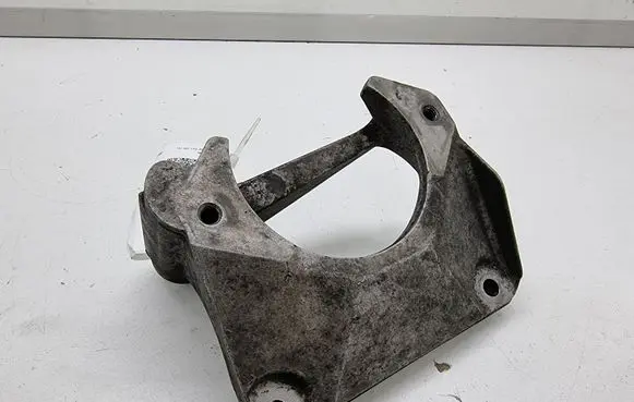 BMW 5 E60 E61 Engine mounting bracket 6761117