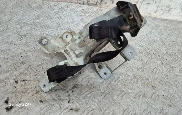 Battery bracket