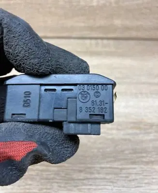 BMW 5 E39 Sunroof switch 8352182 03015000