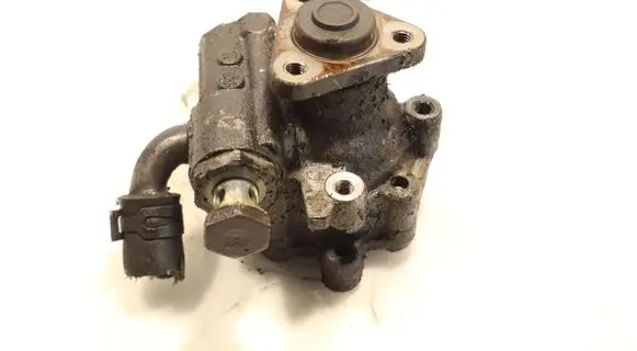 Volkswagen Touareg I Power steering pump