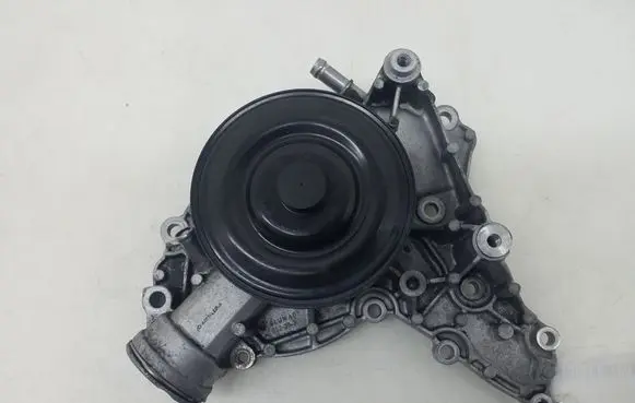 Mercedes-Benz E W211 Water pump A2722010601