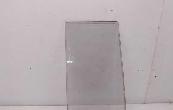 Mitsubishi Pajero Rear vent window glass 
