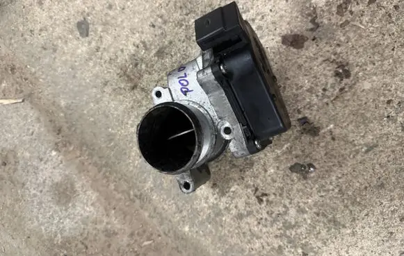 Volkswagen Touran II Throttle valve 03L128063Q