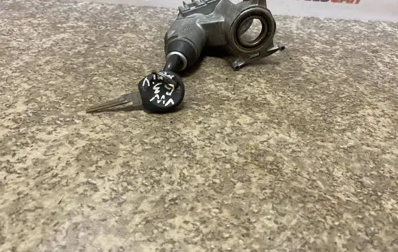 Volkswagen Golf III Ignition lock 357905851